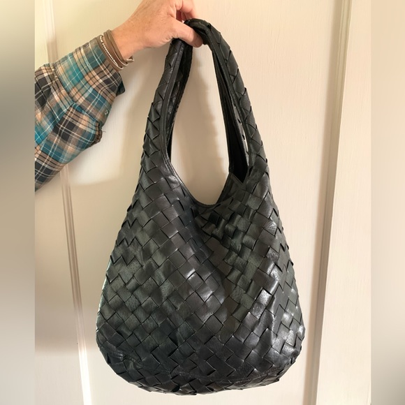 BLACK LEATHER CRISSCROSS BAG - Picture 1 of 10